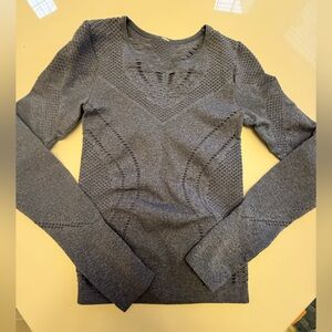 ALO Yoga Long Sleeve Top
21